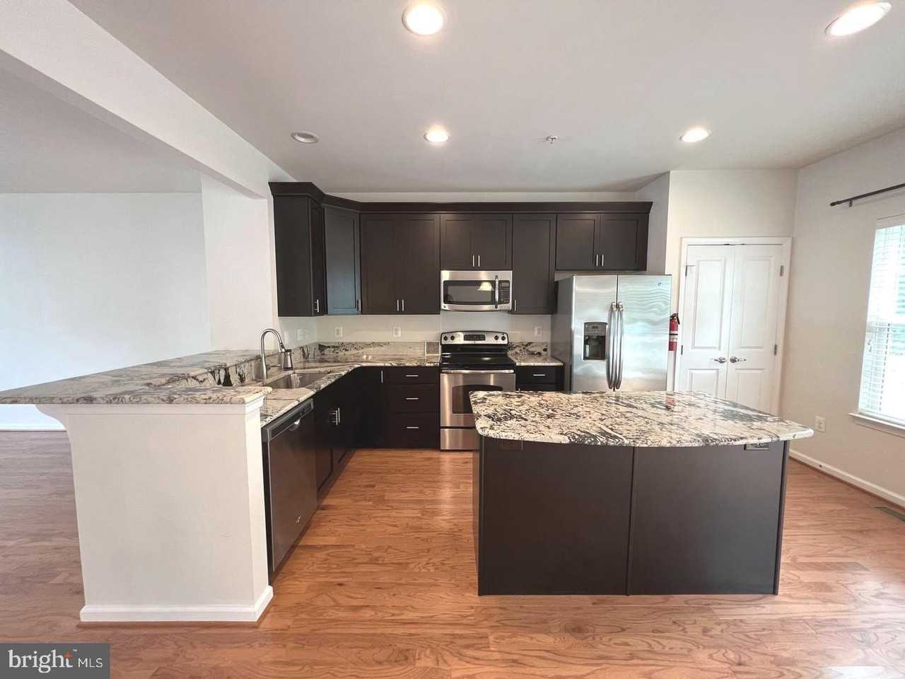 356 Paladium Ct - Photo 6 of 27