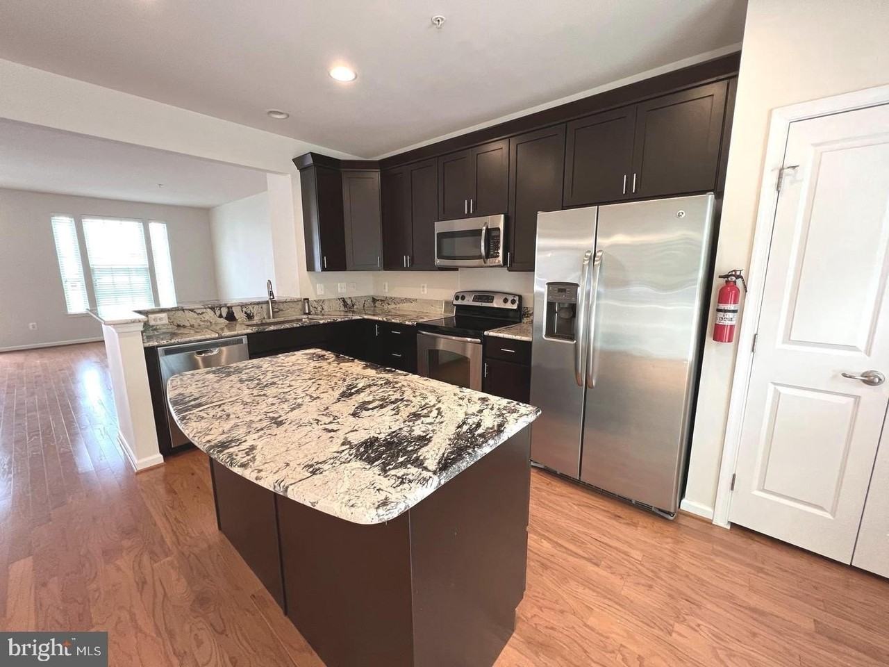 356 Paladium Ct - Photo 7 of 27