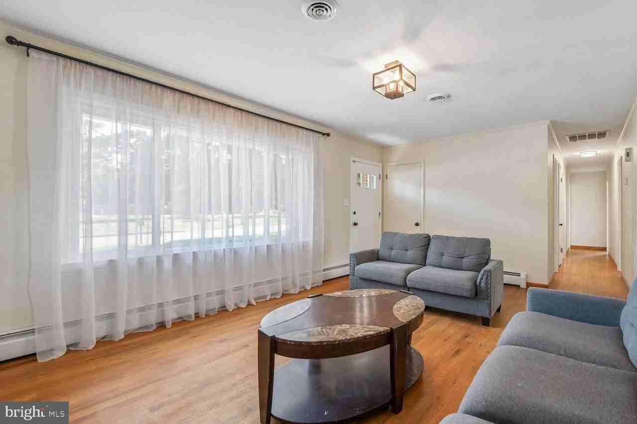 1042 S Carroll St - Photo 3 of 40