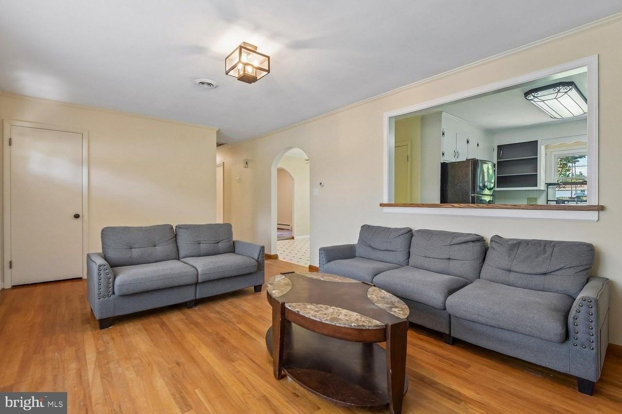 1042 S Carroll St - Photo 4 of 40