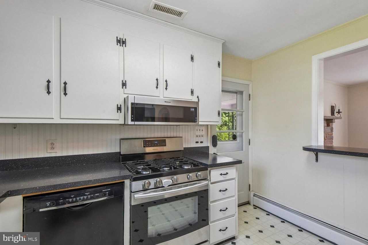 1042 S Carroll St - Photo 7 of 40