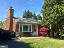 featured image of 6122 Thompson Dr