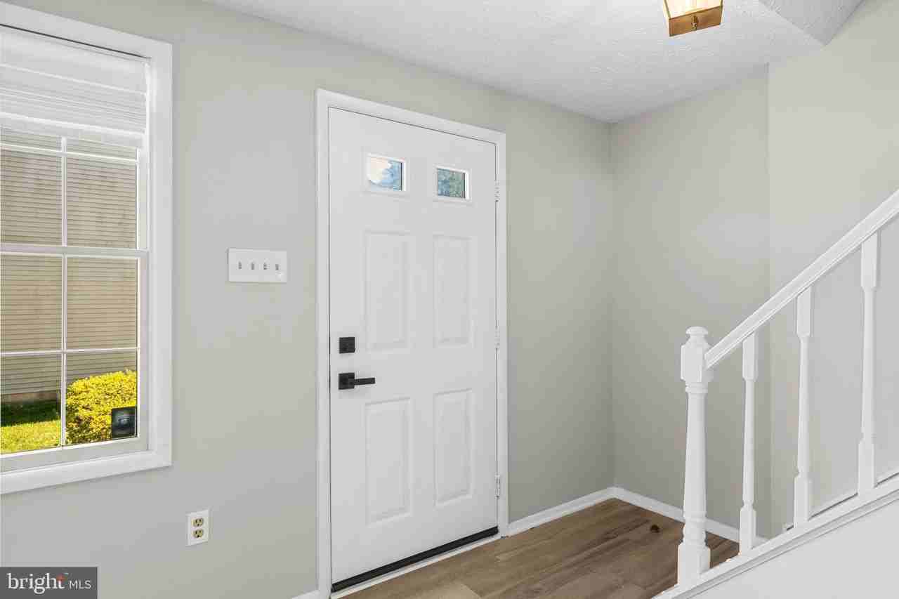 7807 Breezy Down Ter - Photo 3 of 41