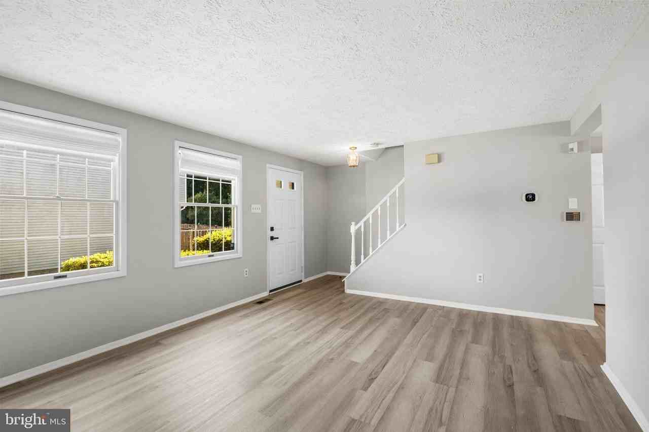 7807 Breezy Down Ter - Photo 4 of 41