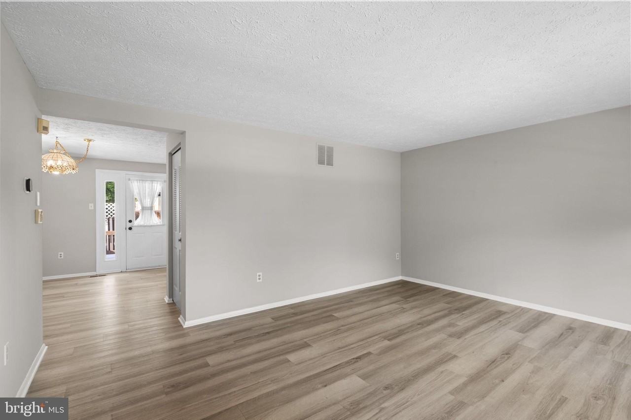 7807 Breezy Down Ter - Photo 5 of 41