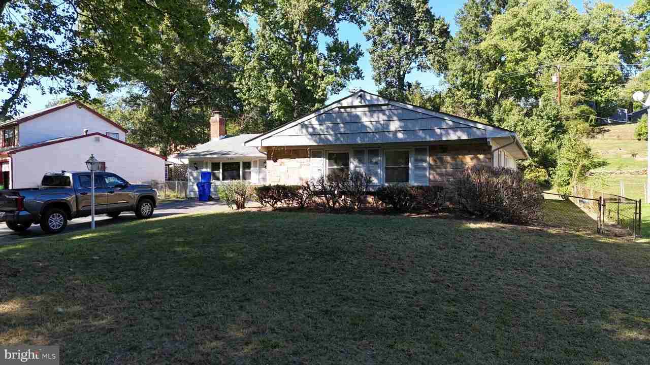 12304 Melling Ln - Photo 2 of 44