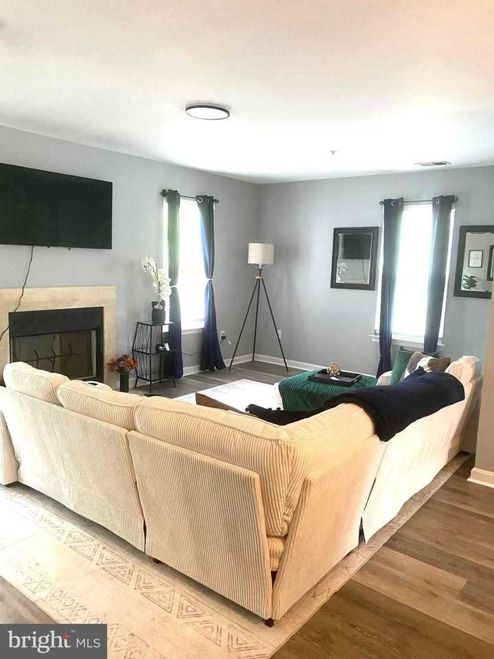 4108 Apple Leaf Way #5 - Photo 4 of 19