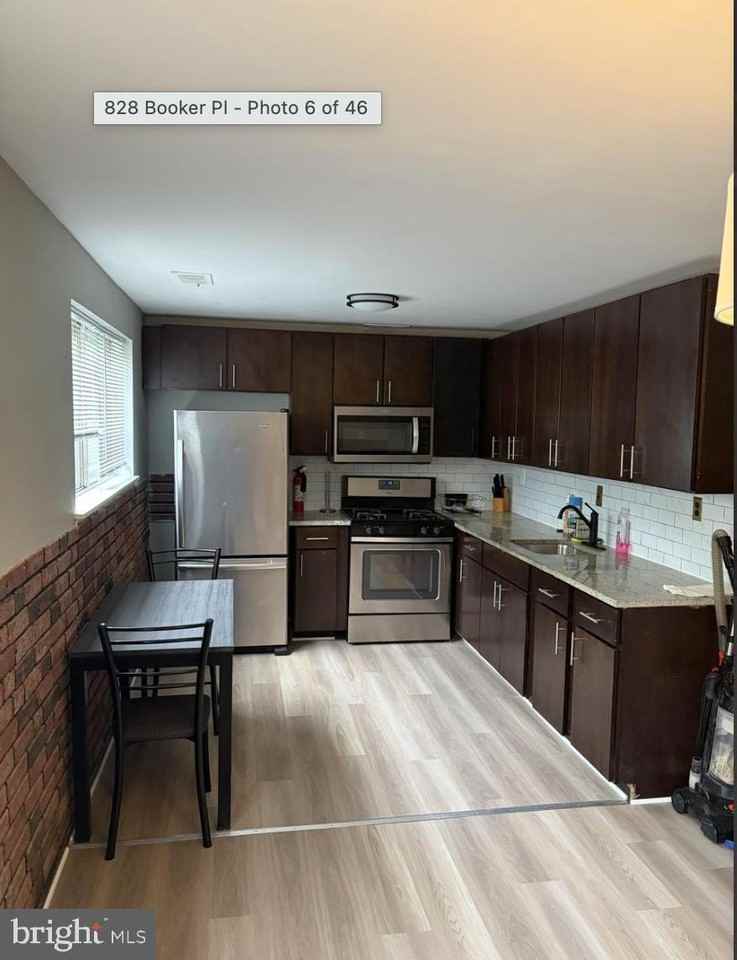 828 Booker Pl