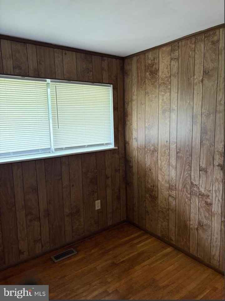 828 Booker Pl - Photo 3 of 35