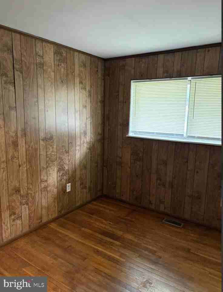 828 Booker Pl - Photo 4 of 35