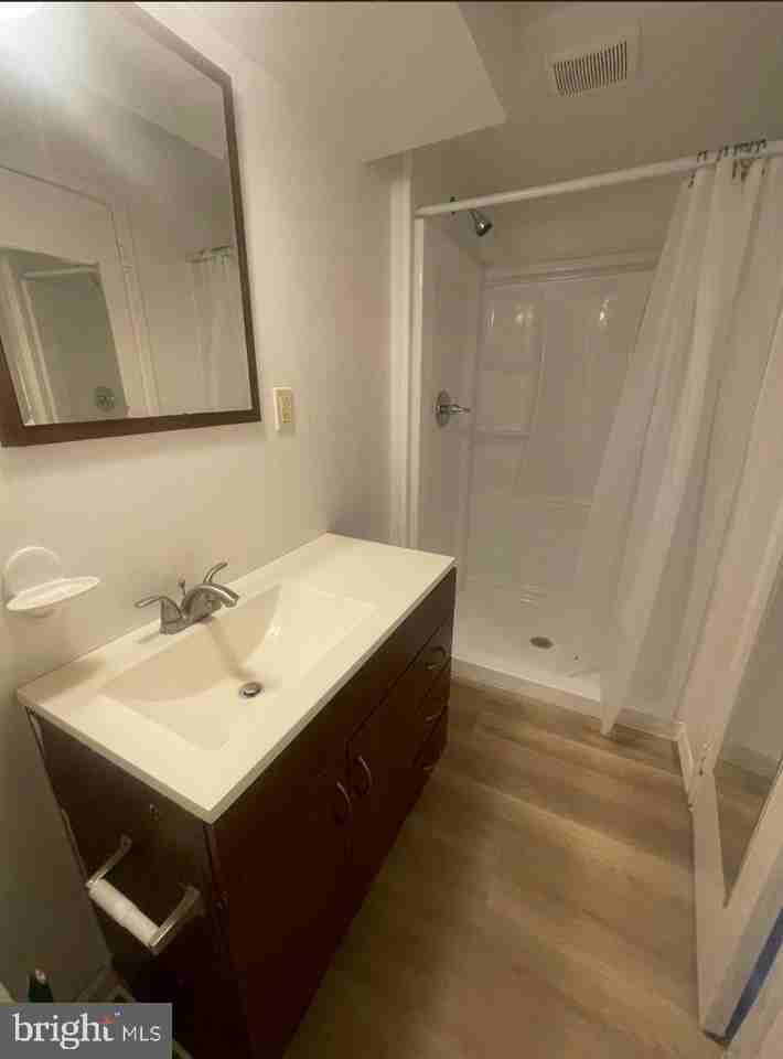 828 Booker Pl - Photo 7 of 35