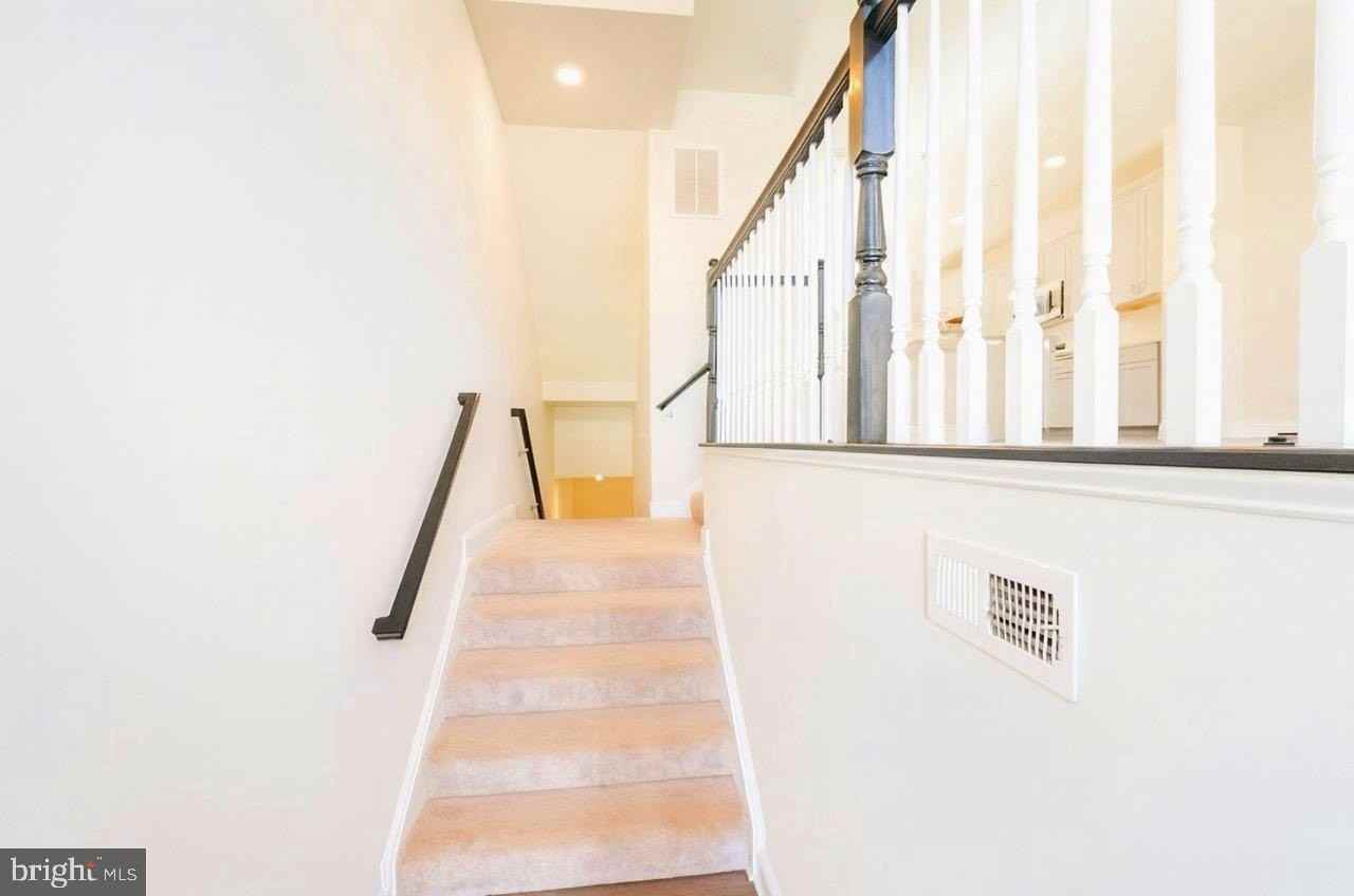 23788 Myrtle Glen Way - Photo 2 of 31