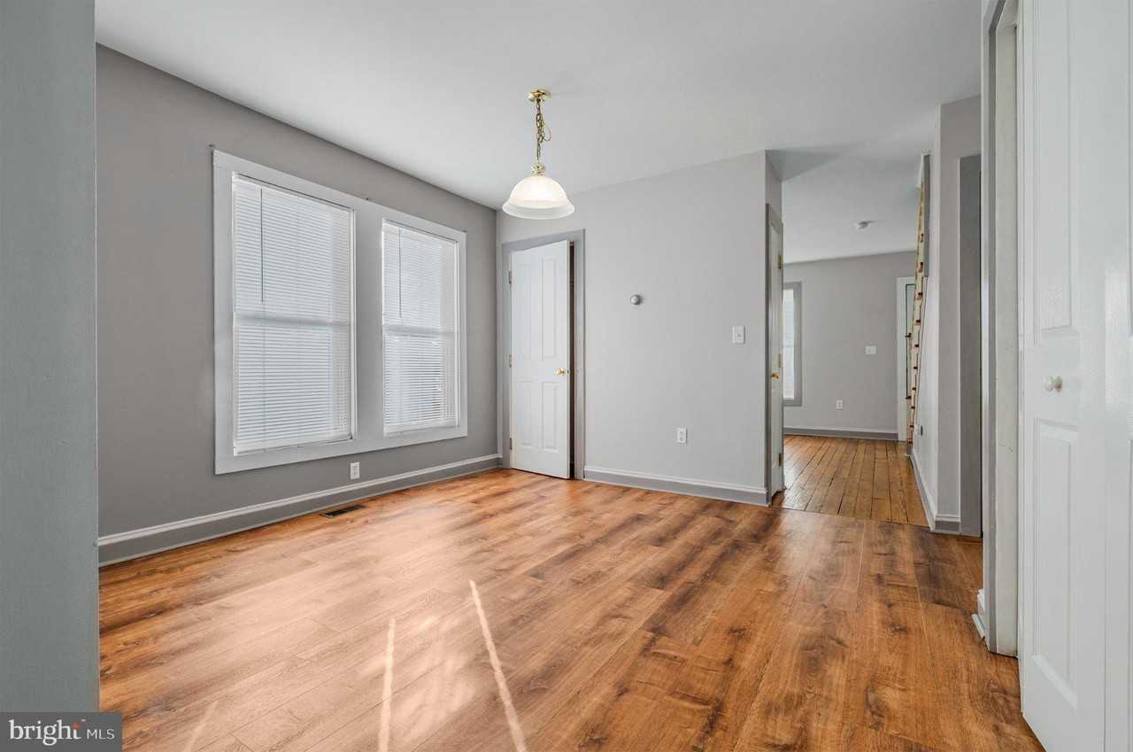 108 Vine St - Photo 2 of 11
