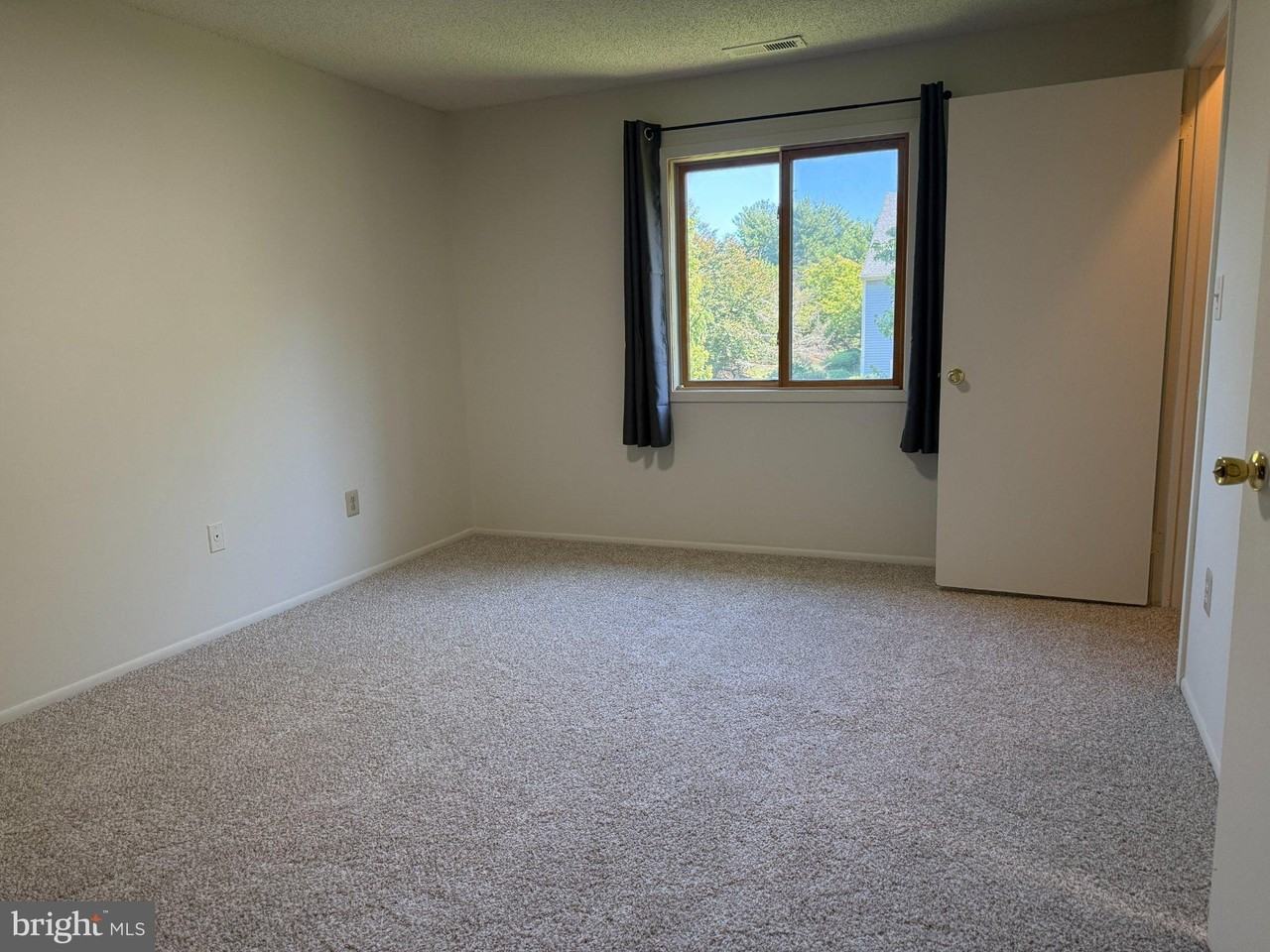 2104 Aspen Dr - Photo 7 of 13