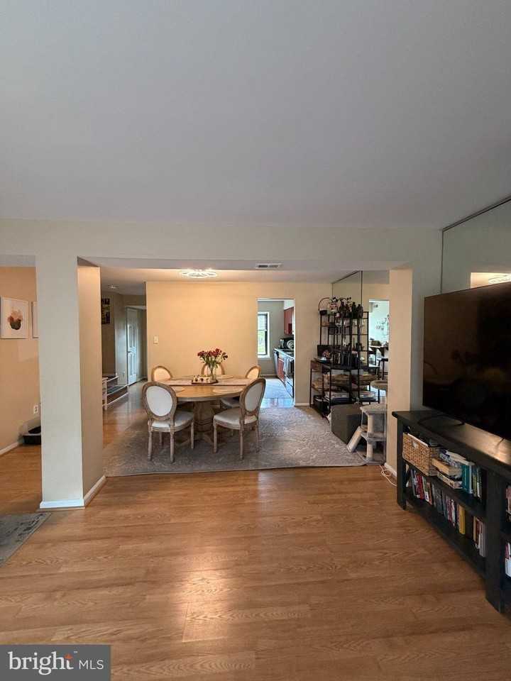 572 Atwood Ct - Photo 2 of 7