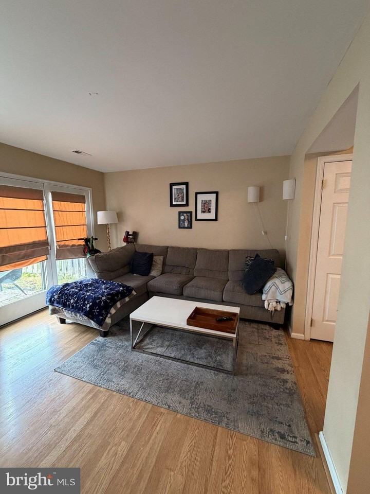 572 Atwood Ct - Photo 4 of 7