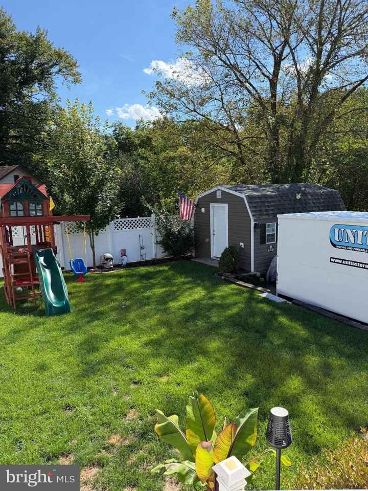 1550 Fairview Ave - Photo 4 of 42