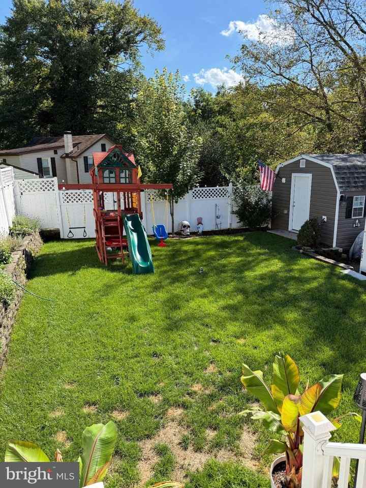 1550 Fairview Ave - Photo 5 of 42