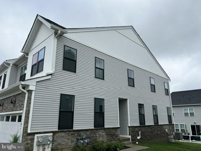 608 Kemlyn Rd - Photo 2 of 23