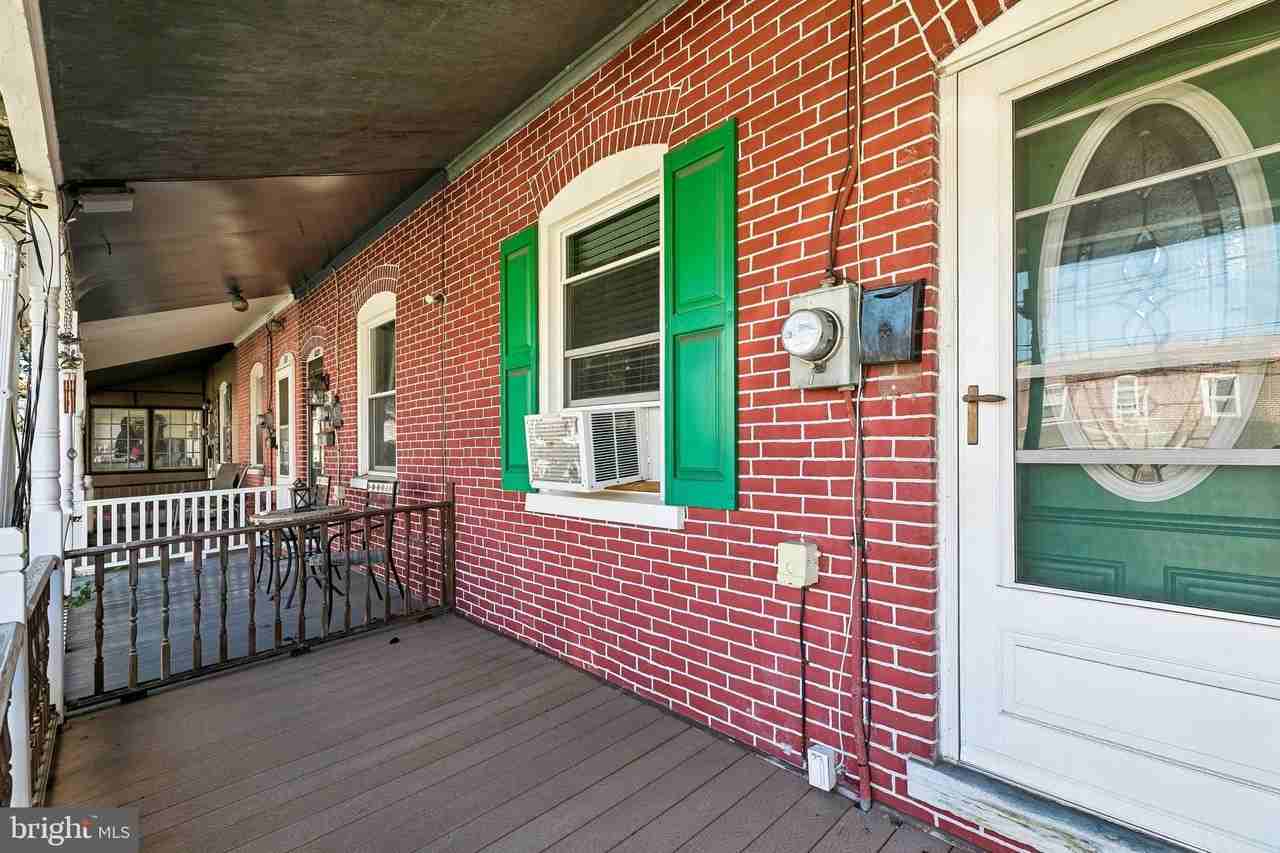 328 W 5th St - Photo 2 of 29