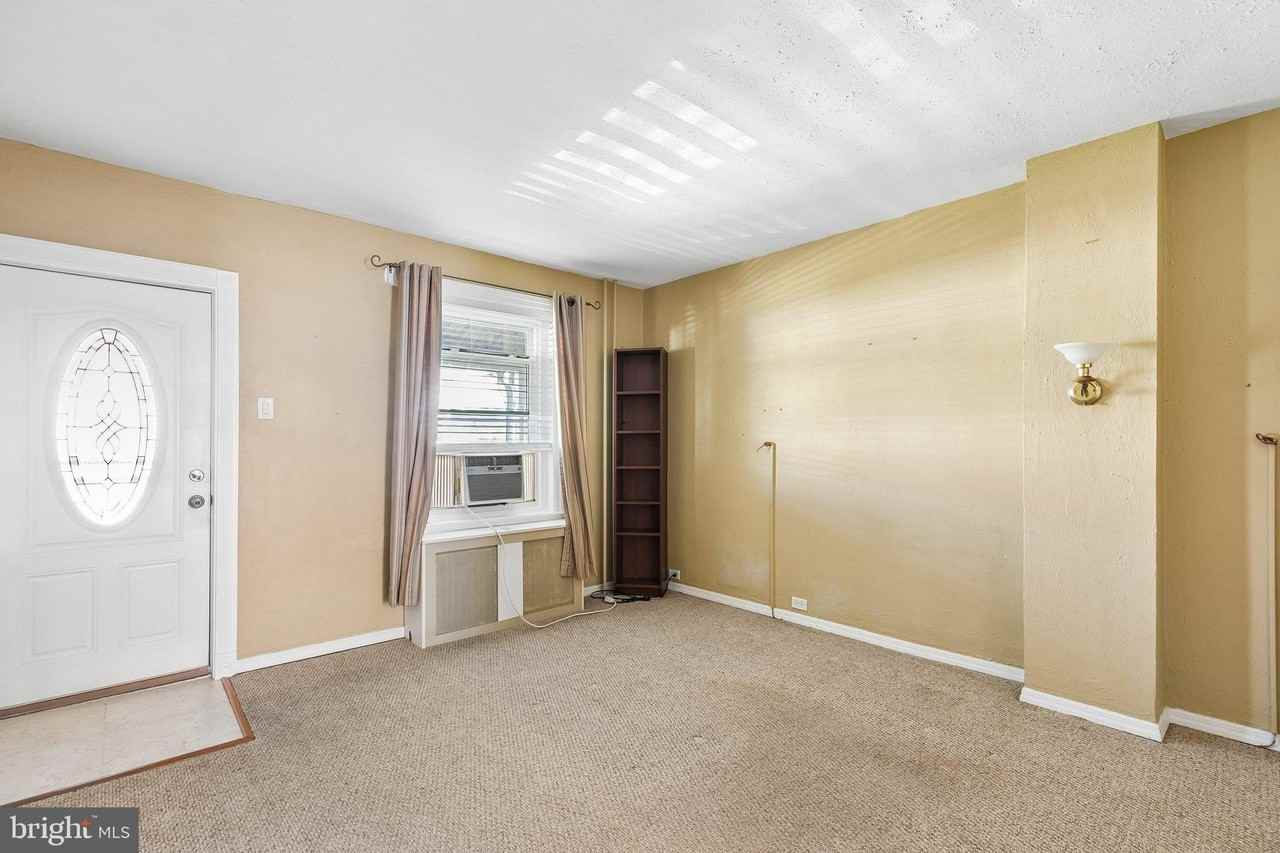 328 W 5th St - Photo 4 of 29