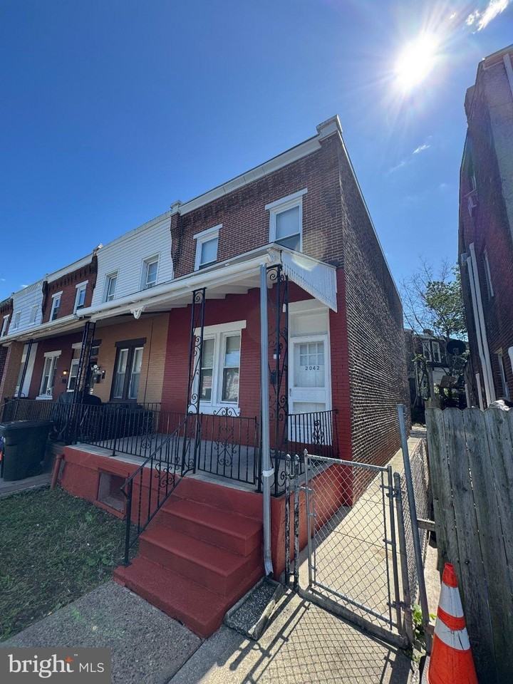 2042 Cemetery Ave - Photo 2 of 16