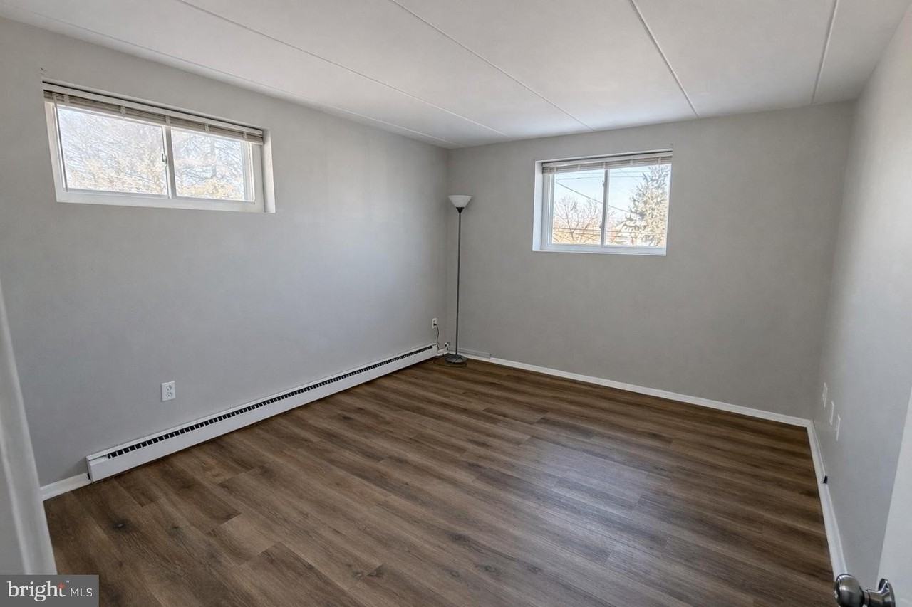 403 N Newberry St #201 - Photo 3 of 11