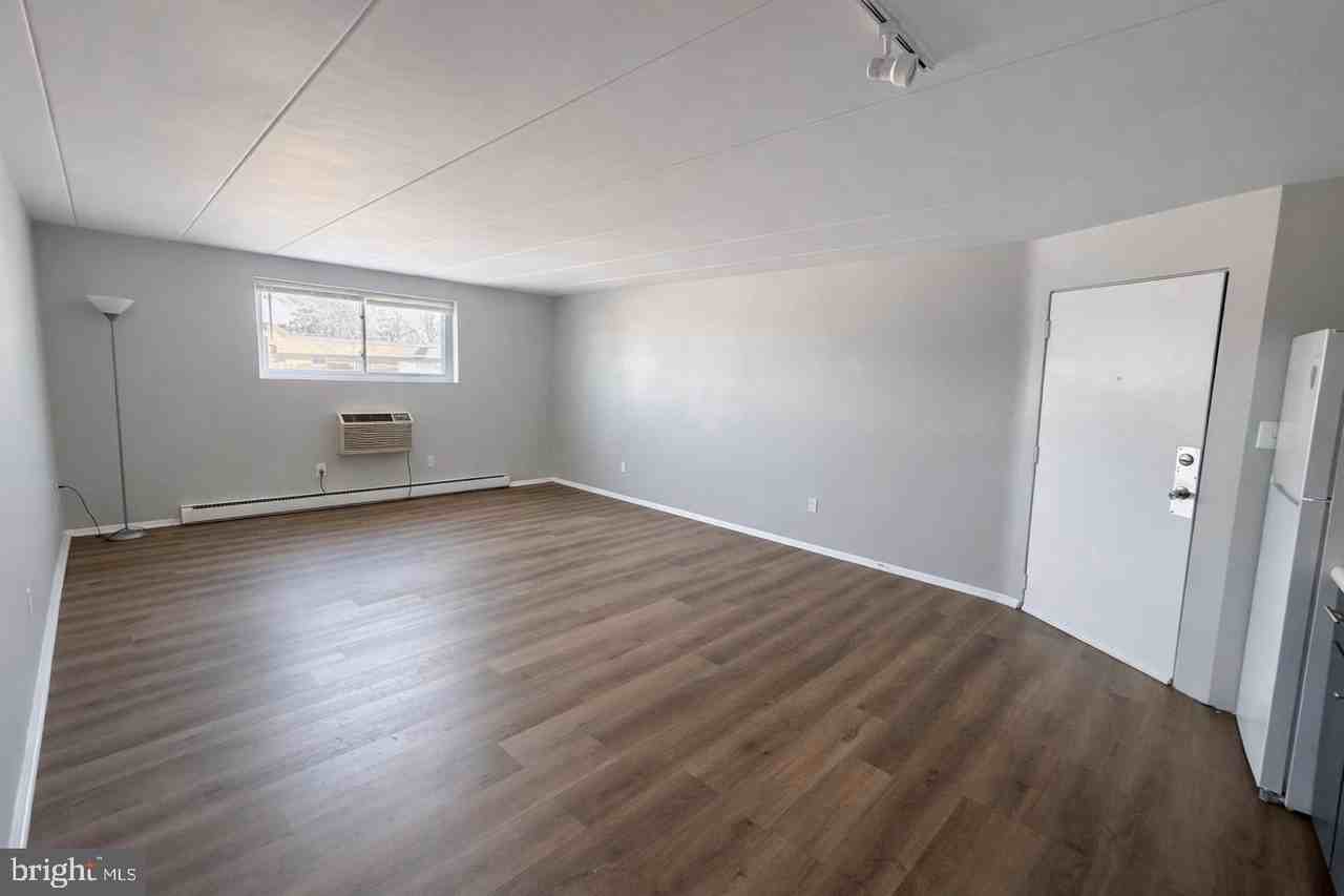 403 N Newberry St #201 - Photo 5 of 11