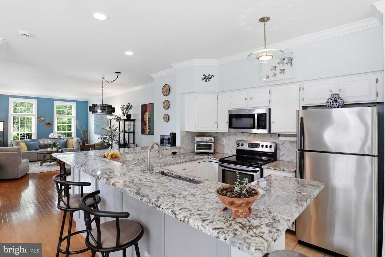 3903 Elbert Ave - Photo 6 of 32