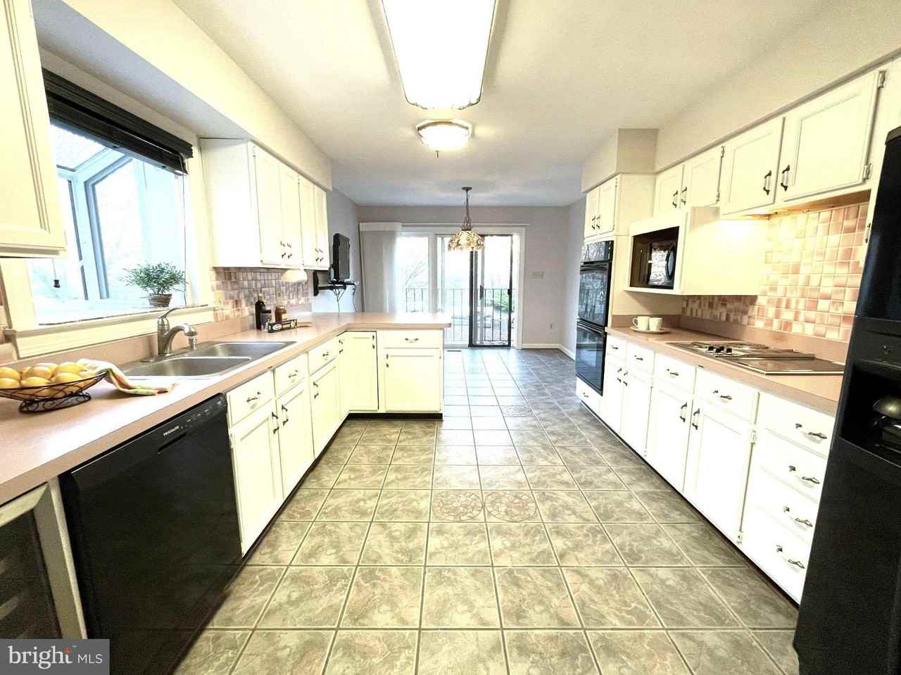 6319 Chaucer View Cir - Photo 2 of 45