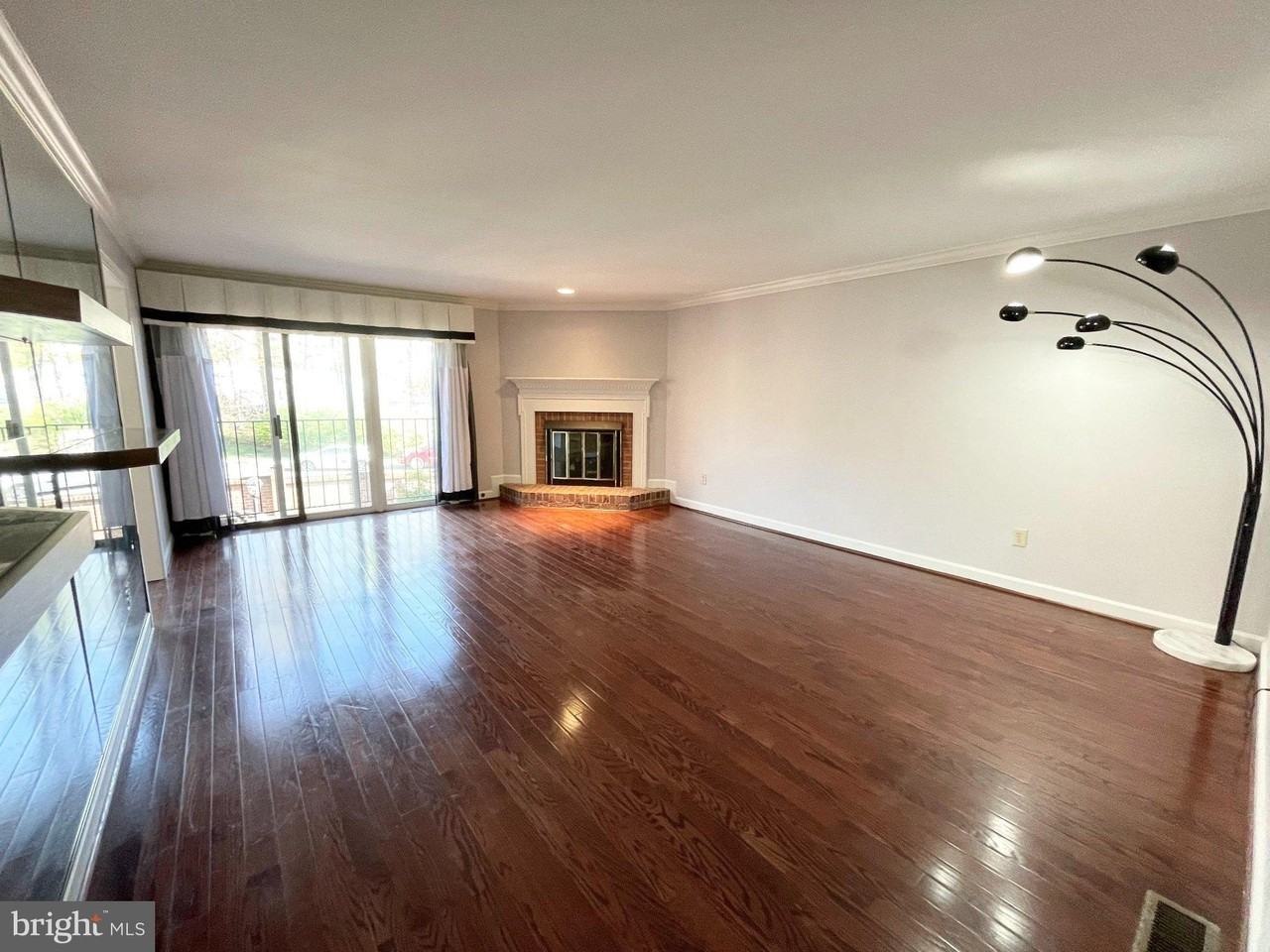 6319 Chaucer View Cir - Photo 3 of 45