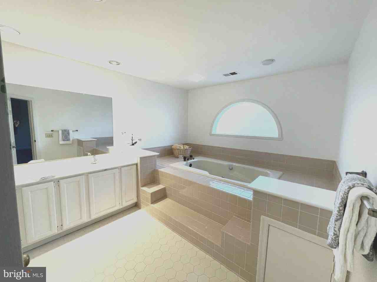 6319 Chaucer View Cir - Photo 4 of 45
