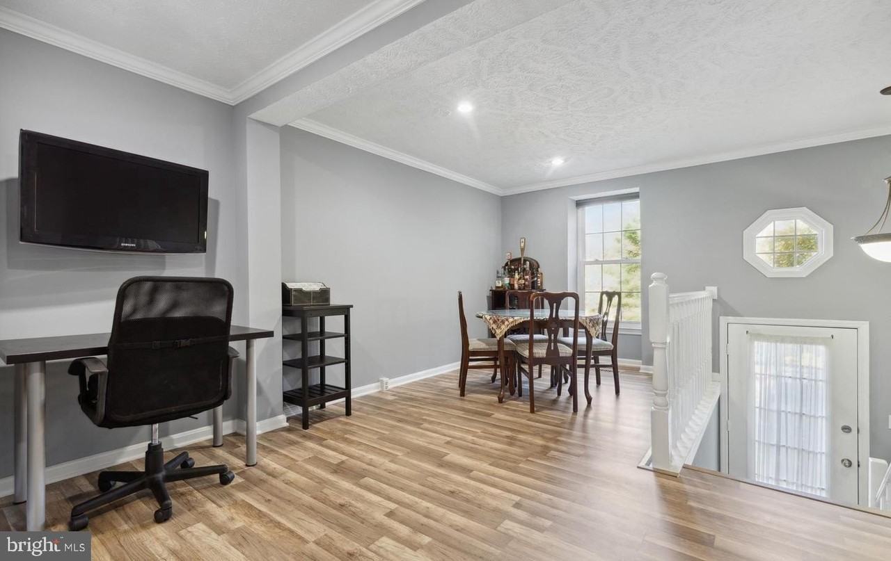 1679 Fieldthorn Dr - Photo 2 of 20