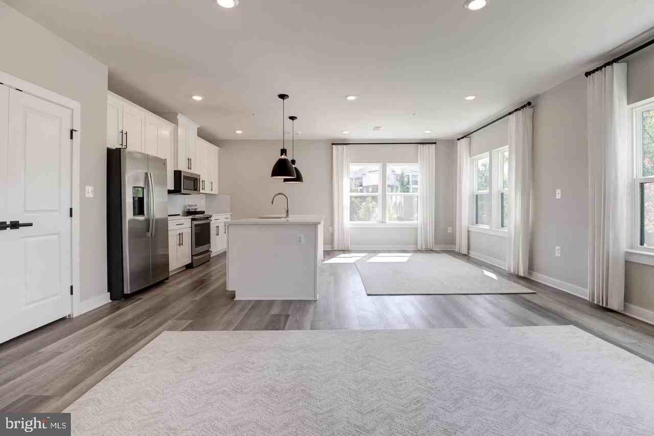 12875 Mosaic Park Way #4B - Photo 3 of 40
