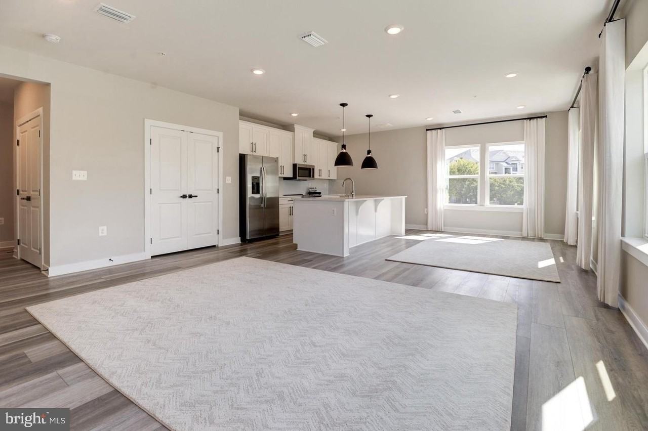 12875 Mosaic Park Way #4B - Photo 4 of 40