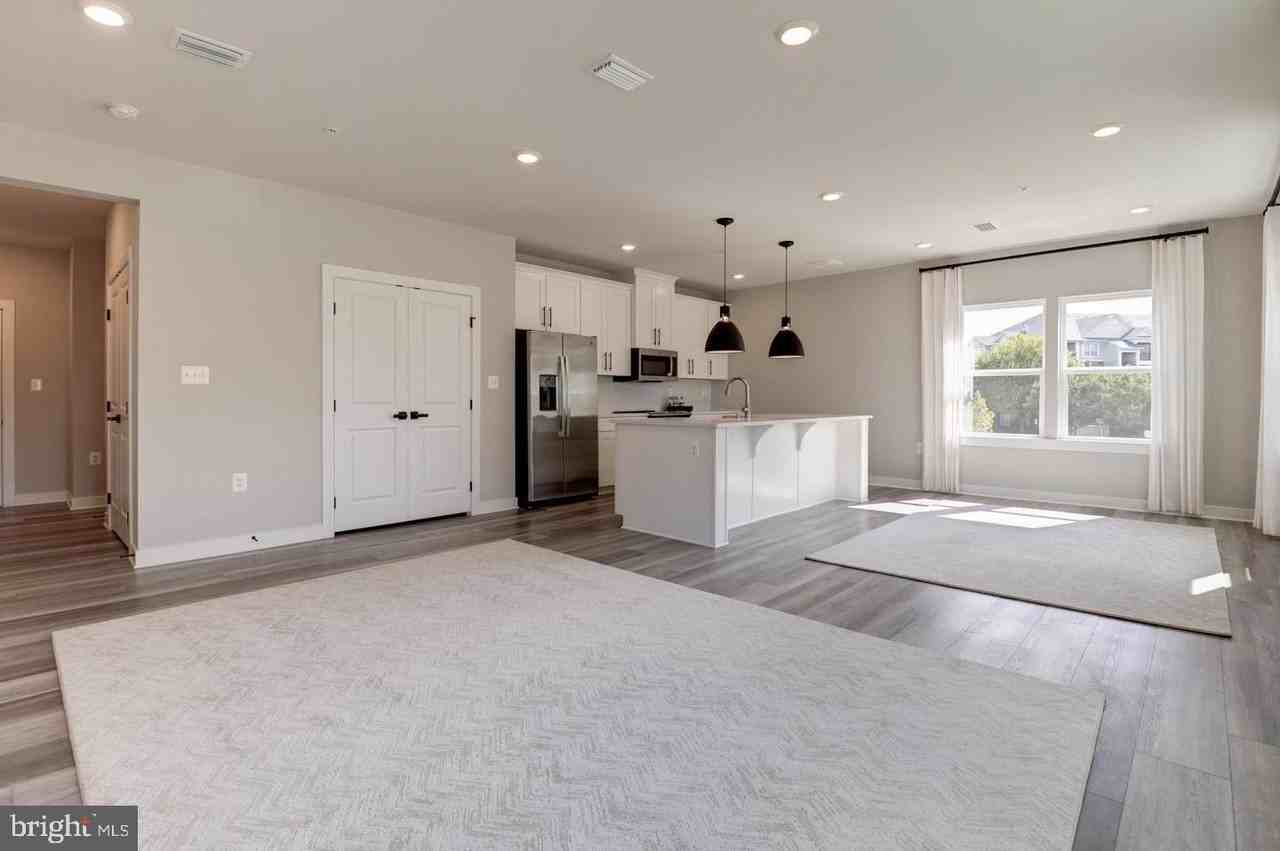 12875 Mosaic Park Way #4B - Photo 5 of 40