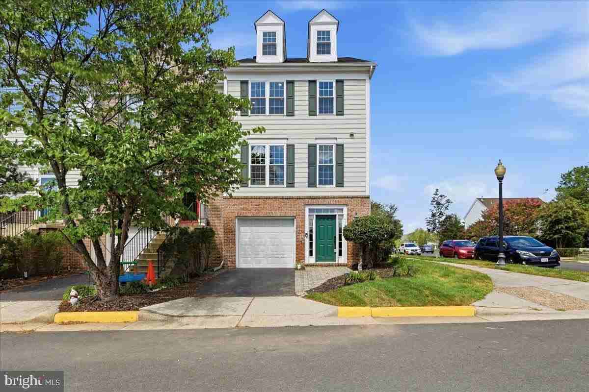 43092 Francis Sq - Photo 2 of 50