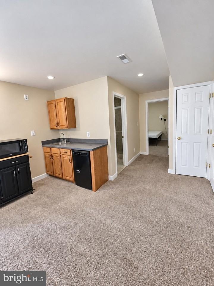 605 S Maple Ave - Photo 4 of 8