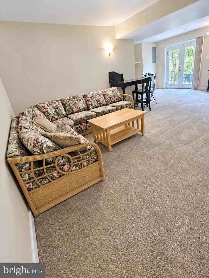 605 S Maple Ave - Photo 5 of 8