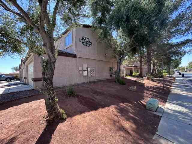 2501 Sierra Luna Ave #102 - Photo 2 of 30