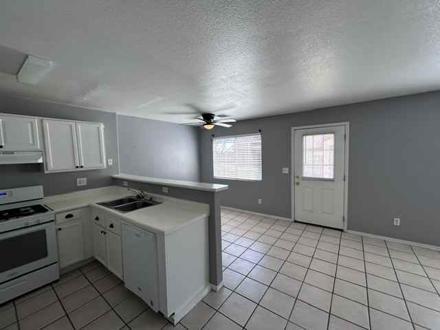 2501 Sierra Luna Ave #102 - Photo 6 of 30