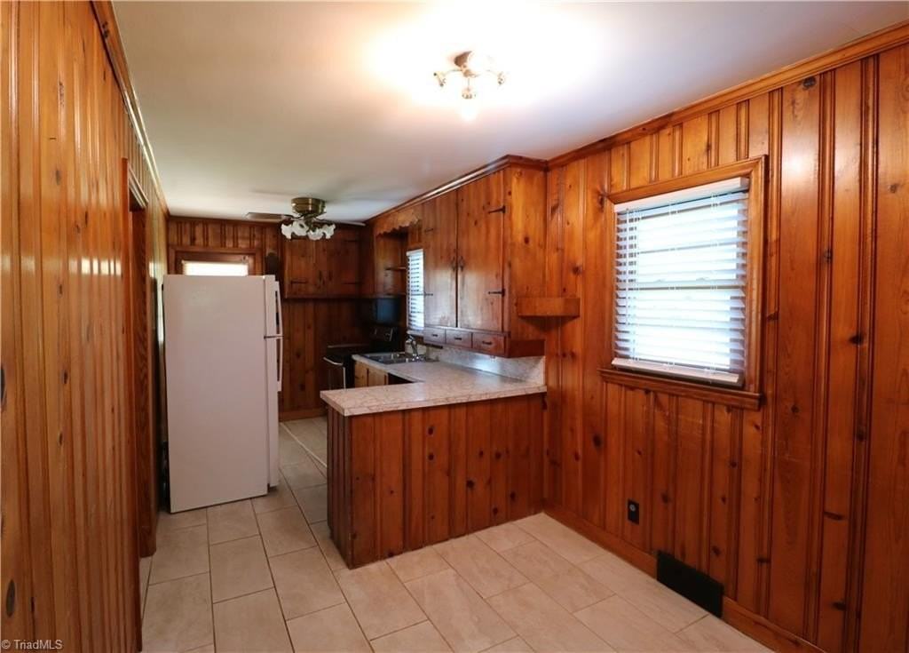 5611 Windy Hill Dr - Photo 5 of 20