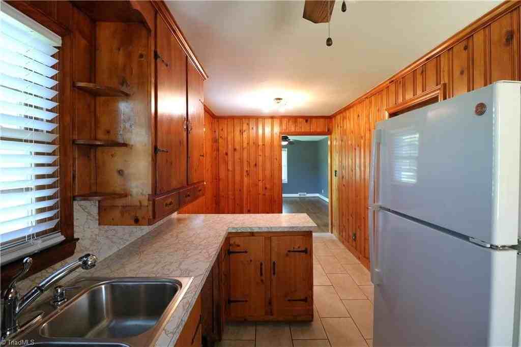 5611 Windy Hill Dr - Photo 7 of 20