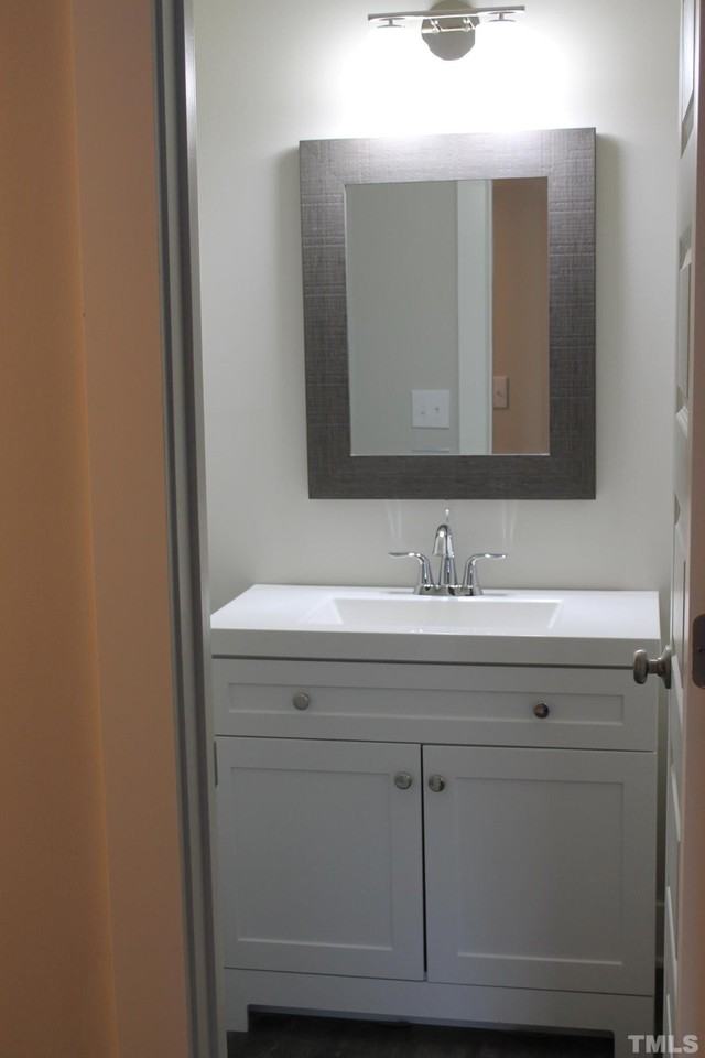 825 S Franklin St - Photo 3 of 20
