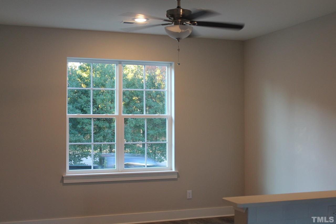 825 S Franklin St - Photo 4 of 20