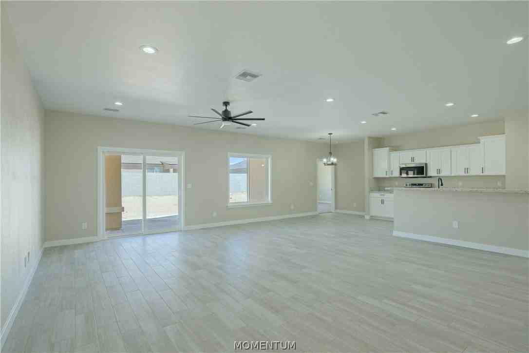 2213 E Hayden Way - Photo 4 of 31