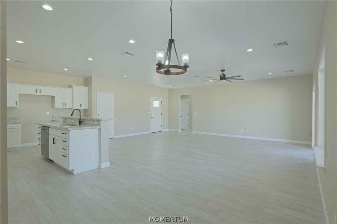2213 E Hayden Way - Photo 7 of 31