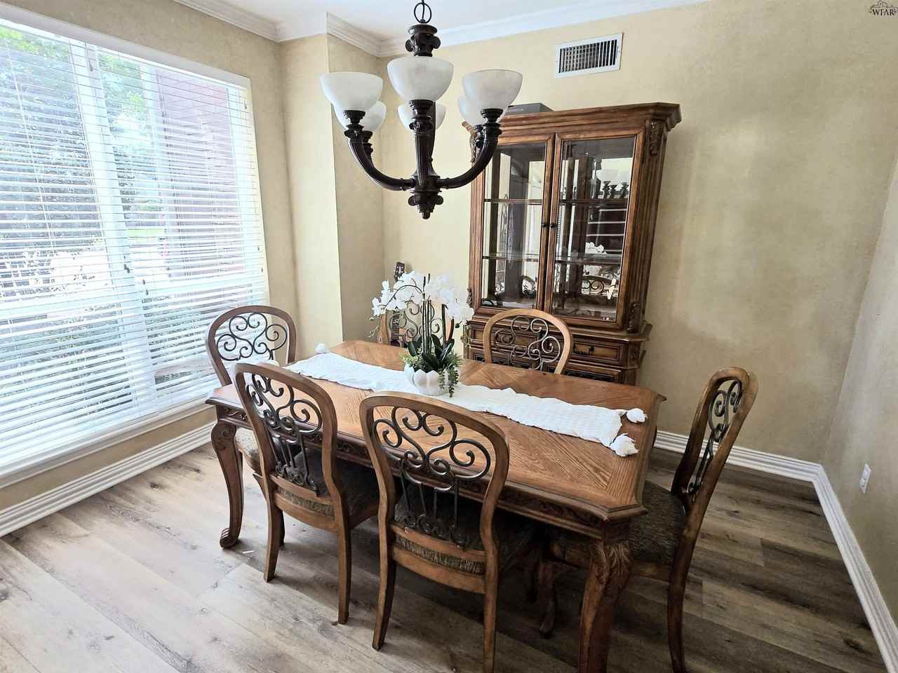 2804 S Shepherds Gln - Photo 5 of 13