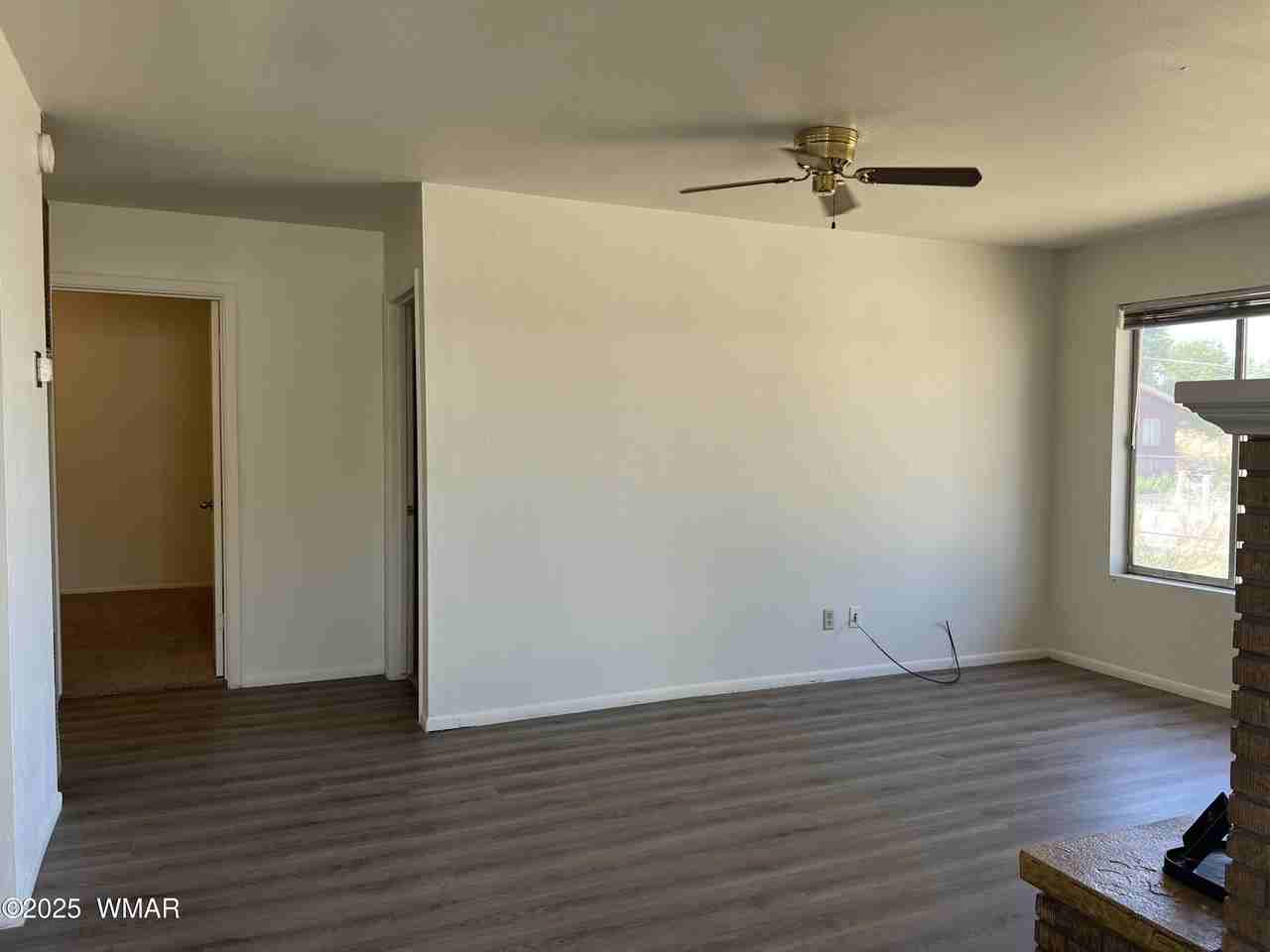 345 N 1 1/2 Street - Photo 4 of 12