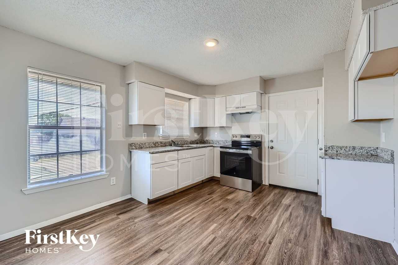 1013 Weiss Ave - Photo 4 of 28